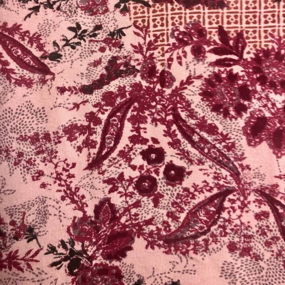 NWOT Tan and Red Paisley Three Quarter Sleeve Tee - Picture 3 of 5